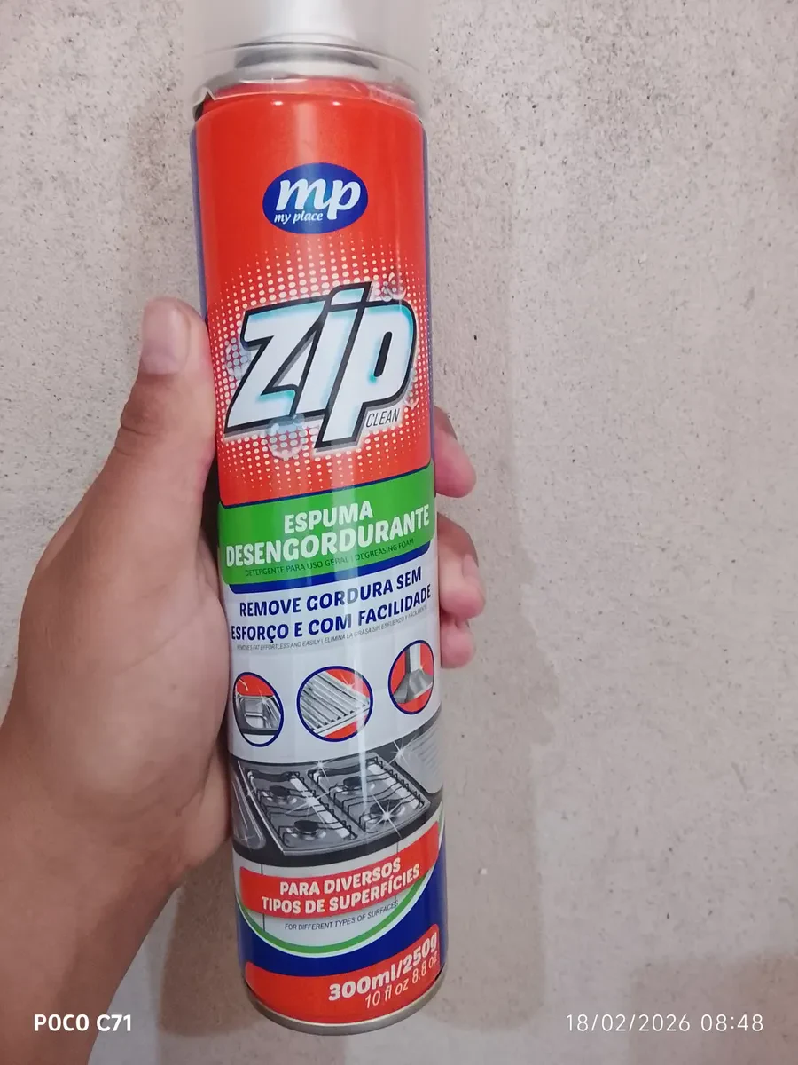 Lata Zip Clean na mão